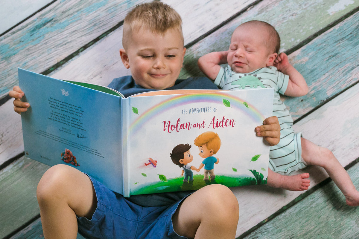 Presentarle a tu peque a su hermanito recién nacido... ¡al estilo Hurra Héroes!