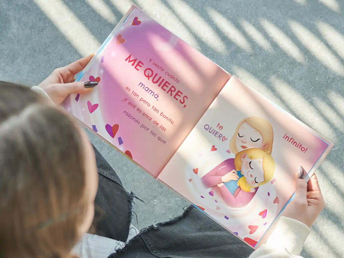Una paginá del libro personalizado para mamá y su hija.
