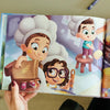 Una ilustración de un libro personalizado para papá y sus hijos.